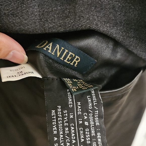 Danier Men's VINTAGE Black Leather Coat - Picture 3 of 7